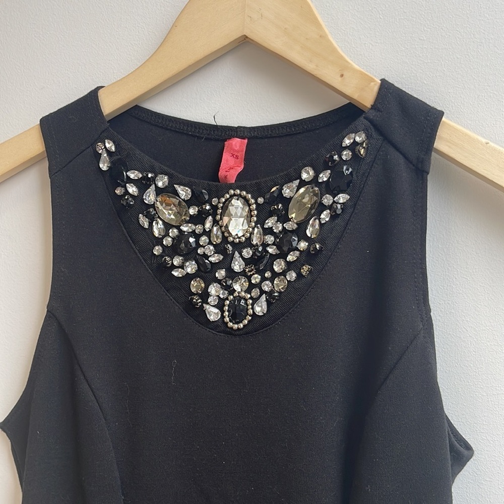 Eight Sixty Embellished Dress Size XS - Picture 8 of 10